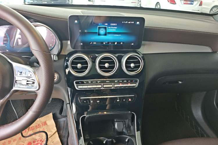 Used Mercedes-Benz GLC 2022 Facelift GLC 260 L 4MATIC Luxury Edition Audio And AC Panel