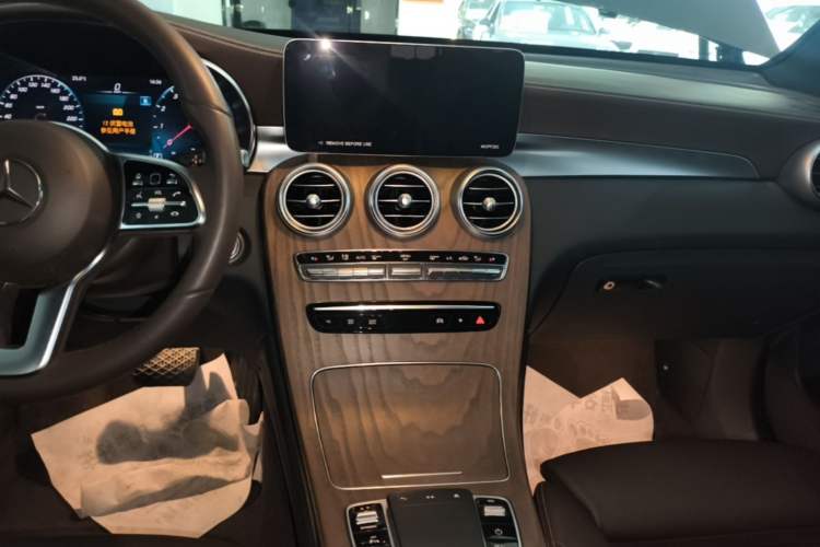 Used Mercedes-Benz GLC 2022 Second Facelift GLC 260 L 4MATIC Luxury Edition Audio And AC Panel