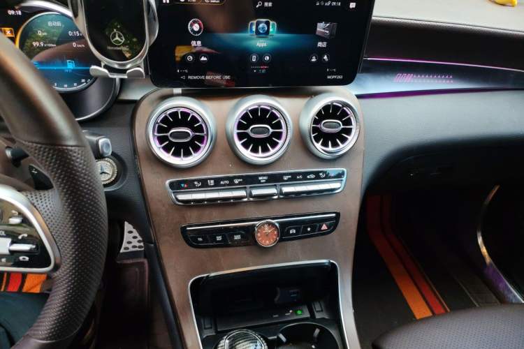 Used Mercedes-Benz GLC 2022 Refreshed GLC 300 L 4MATIC Dynamic Edition Prestige Version Audio And AC Panel