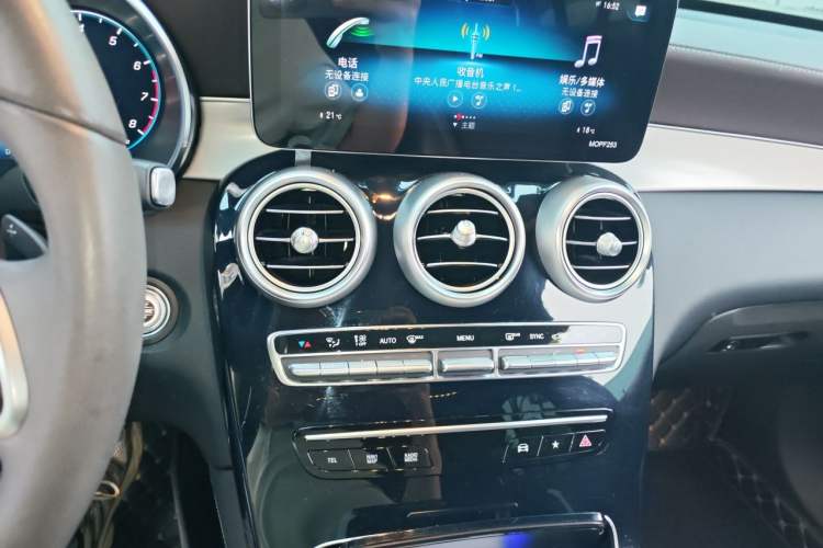 Used Mercedes-Benz GLC 2022 Second Facelift GLC 260 L 4MATIC Dynamic Edition Audio And AC Panel
