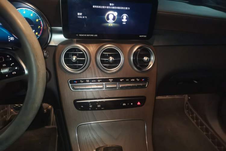 Used Mercedes-Benz GLC 2022 Facelift GLC 260 L 4MATIC Luxury Edition Audio And AC Panel