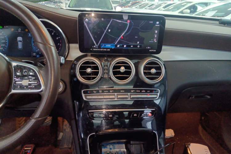 Used Mercedes-Benz GLC 2022 Second Facelift GLC 260 L 4MATIC Dynamic Edition Audio And AC Panel