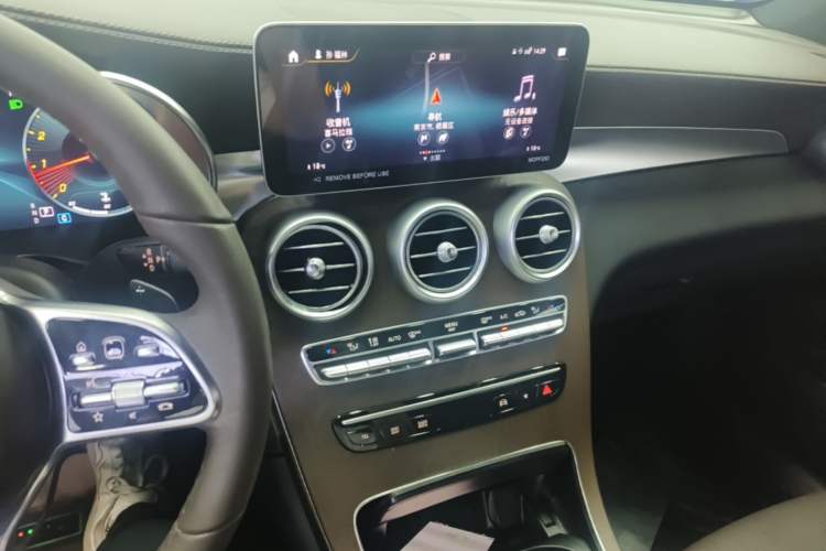 Used Mercedes-Benz GLC 2022 Second Facelift GLC 260 L 4MATIC Luxury Edition Audio And AC Panel