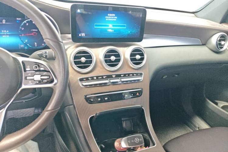 Used Mercedes-Benz GLC 2022 Facelift GLC 260 L 4MATIC Luxury Edition Audio And AC Panel