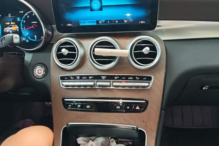 Used Mercedes-Benz GLC 2022 GLC 300 L 4MATIC Dynamic Edition Prestige Model Audio And AC Panel