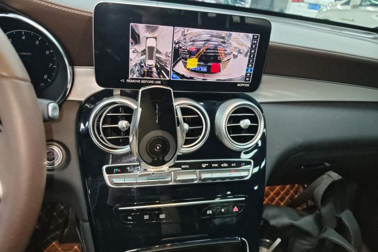 Used Mercedes-Benz GLC 2022 Refreshed GLC 260 L 4MATIC Dynamic Edition Audio And AC Panel