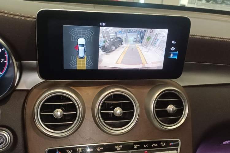Used Mercedes-Benz GLC 2022 Second Facelift GLC 260 L 4MATIC Luxury Edition Audio And AC Panel