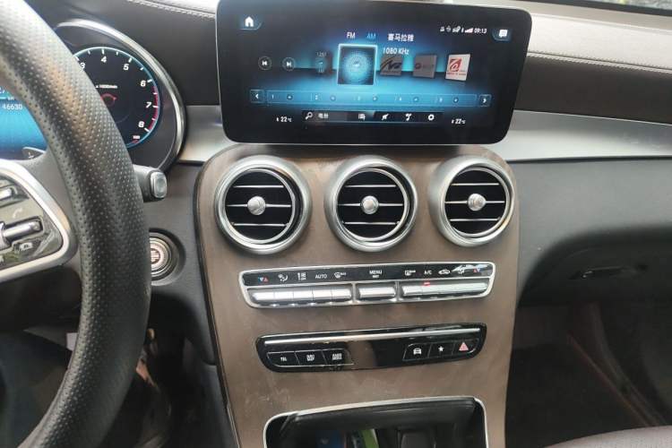 Used Mercedes-Benz GLC 2022 Second Facelift GLC 260 L 4MATIC Luxury Edition Audio And AC Panel