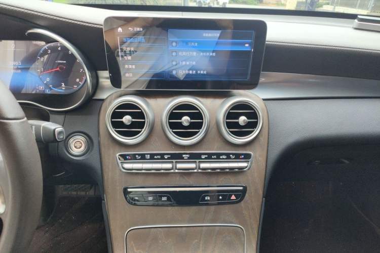 Used Mercedes-Benz GLC 2022 Refreshed GLC 300 L 4MATIC Dynamic Edition Prestige Version Audio And AC Panel