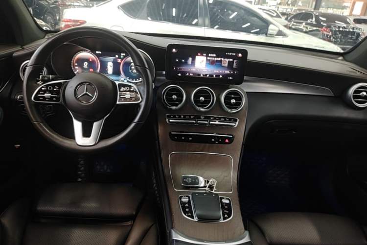 Used Mercedes-Benz GLC 2022 Facelift GLC 300 L 4MATIC Luxury Edition Audio And AC Panel