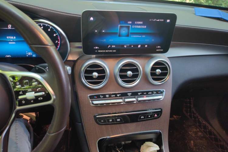 Used Mercedes-Benz GLC 2022 Facelifted GLC 300 L 4MATIC Luxury Edition Audio And AC Panel