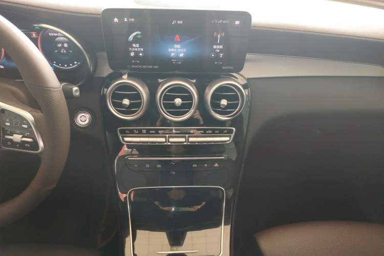 Used Mercedes-Benz GLC 2022 Refreshed GLC 260 L 4MATIC Dynamic Edition Audio And AC Panel