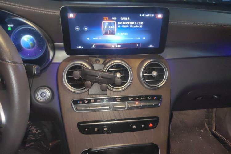 Used Mercedes-Benz GLC 2022 GLC 260 L 4MATIC Luxury Model Audio And AC Panel