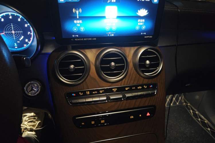 Used Mercedes-Benz GLC 2022 Facelift GLC 300 L 4MATIC Luxury Edition Audio And AC Panel