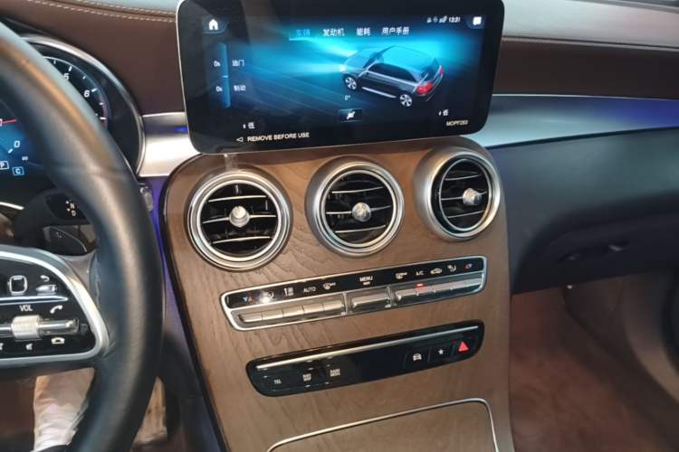 Used Mercedes-Benz GLC 2022 Second Facelift GLC 260 L 4MATIC Luxury Edition Audio And AC Panel