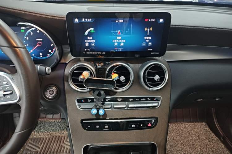 Used Mercedes-Benz GLC 2022 Second Facelift GLC 260 L 4MATIC Luxury Edition Audio And AC Panel