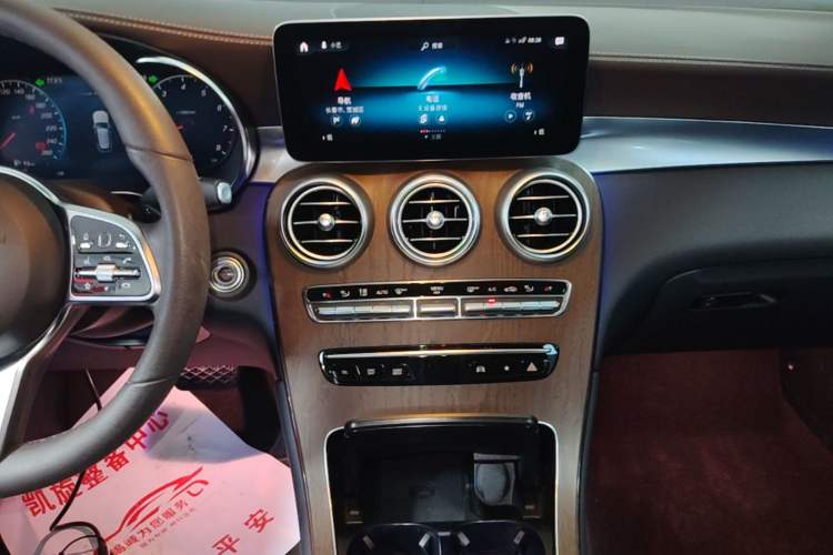 Used Mercedes-Benz GLC 2022 Second Facelift GLC 260 L 4MATIC Luxury Edition Audio And AC Panel