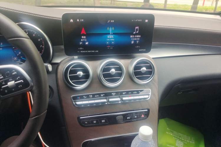 Used Mercedes-Benz GLC 2022 Second Facelift GLC 260 L 4MATIC Luxury Edition Audio And AC Panel