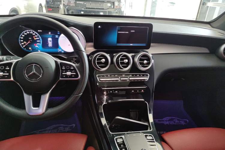 Used Mercedes-Benz GLC 2022 Facelift GLC 260 L 4MATIC Luxury Edition Audio And AC Panel