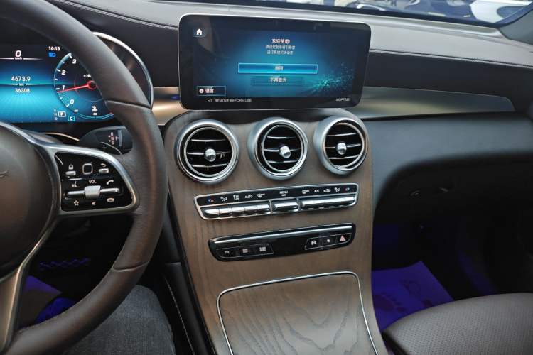 Used Mercedes-Benz GLC 2022 Facelift GLC 260 L 4MATIC Luxury Edition Audio And AC Panel