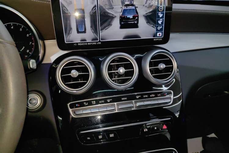 Used Mercedes-Benz GLC 2022 Refreshed GLC 260 L 4MATIC Dynamic Edition Audio And AC Panel