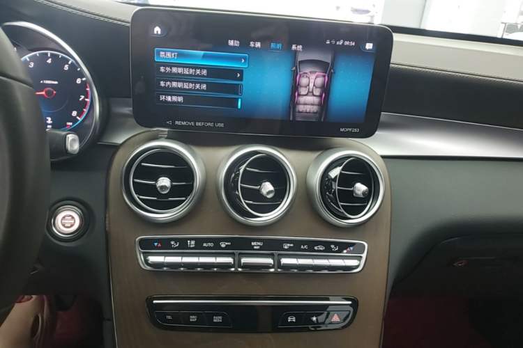 Used Mercedes-Benz GLC 2022 Second Facelift GLC 260 L 4MATIC Luxury Edition Audio And AC Panel