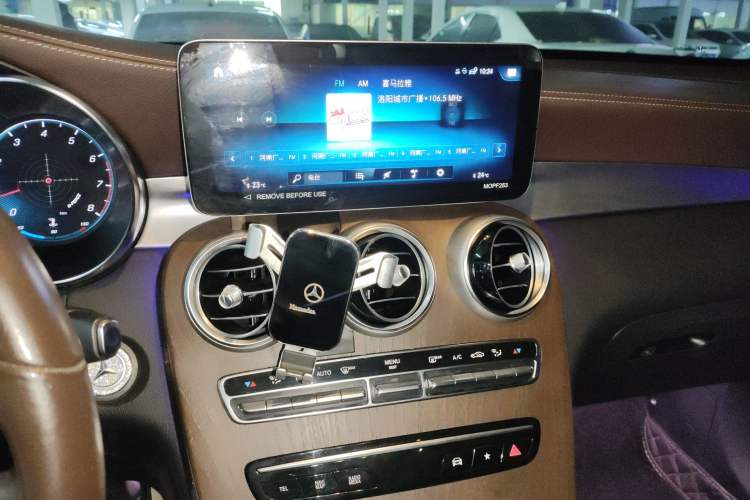 Used Mercedes-Benz GLC 2022 Refreshed GLC 300 L 4MATIC Dynamic Edition Prestige Version Audio And AC Panel