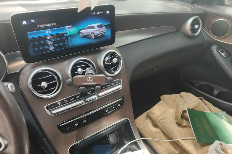 Used Mercedes-Benz GLC 2022 Second Facelift GLC 260 L 4MATIC Luxury Edition Audio And AC Panel