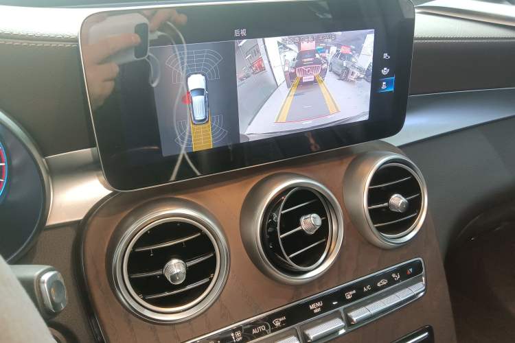Used Mercedes-Benz GLC 2022 Facelift GLC 260 L 4MATIC Luxury Edition Audio And AC Panel