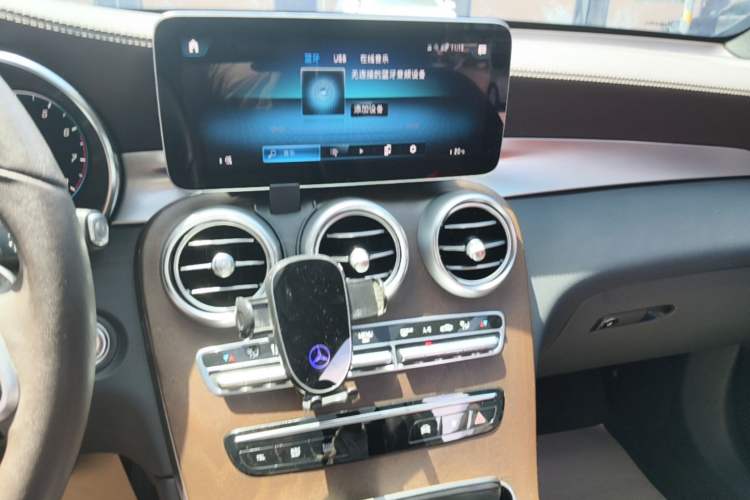 Used Mercedes-Benz GLC 2022 Second Facelift GLC 260 L 4MATIC Luxury Edition Audio And AC Panel