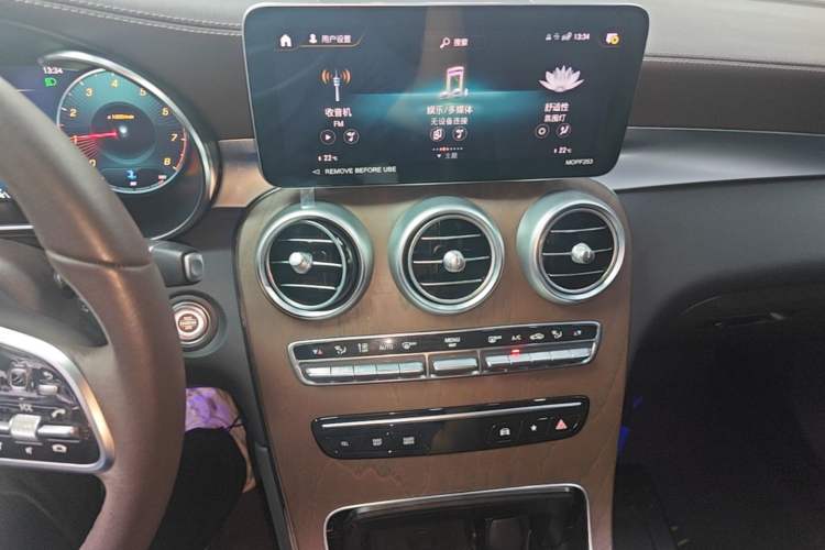 Used Mercedes-Benz GLC 2022 GLC 300 L 4MATIC Dynamic Model Audio And AC Panel