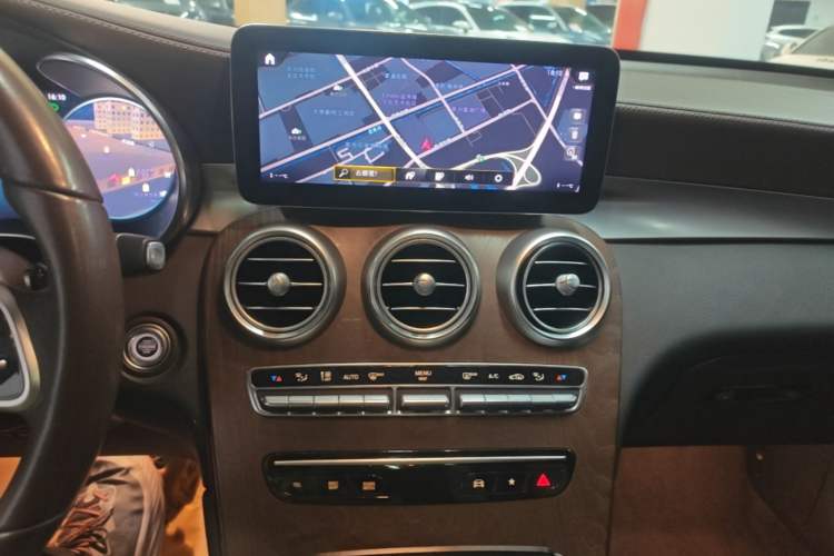 Used Mercedes-Benz GLC 2022 GLC 300 L 4MATIC Dynamic Model Audio And AC Panel