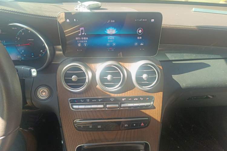 Used Mercedes-Benz GLC 2022 Refreshed GLC 300 L 4MATIC Dynamic Edition Prestige Version Audio And AC Panel