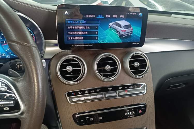 Used Mercedes-Benz GLC 2022 Facelift GLC 300 L 4MATIC Luxury Edition Audio And AC Panel