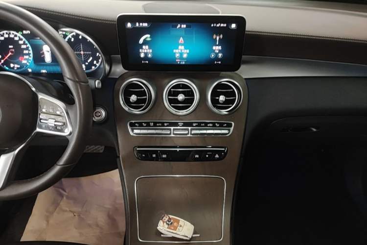 Used Mercedes-Benz GLC 2022 Refreshed GLC 300 L 4MATIC Dynamic Edition Audio And AC Panel