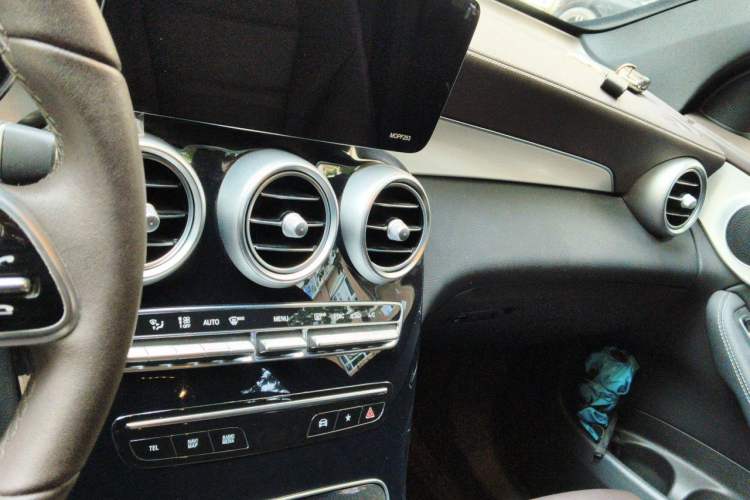Used Mercedes-Benz GLC 2022 Refreshed GLC 260 L 4MATIC Dynamic Edition Audio And AC Panel