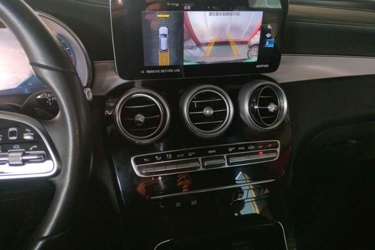 Used Mercedes-Benz GLC 2022 Facelifted GLC 260 L 4MATIC Dynamic Edition Audio And AC Panel