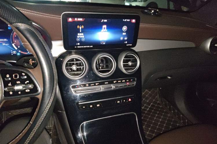 Used Mercedes-Benz GLC 2022 Facelifted GLC 260 L 4MATIC Dynamic Edition Audio And AC Panel