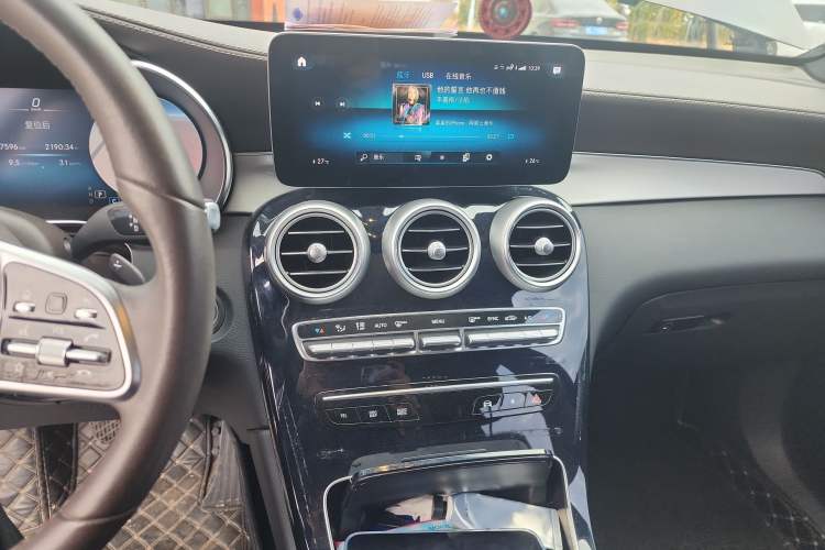Used Mercedes-Benz GLC 2022 Facelifted GLC 260 L 4MATIC Dynamic Edition Audio And AC Panel