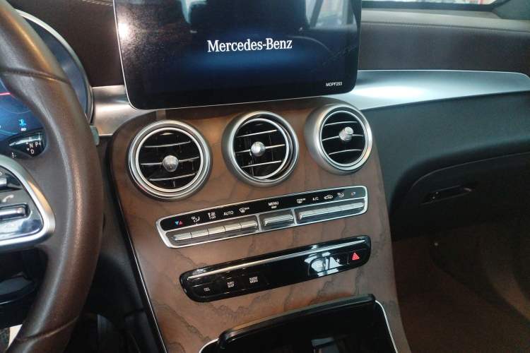Used Mercedes-Benz GLC 2022 GLC 260 L 4MATIC Luxury Model Audio And AC Panel
