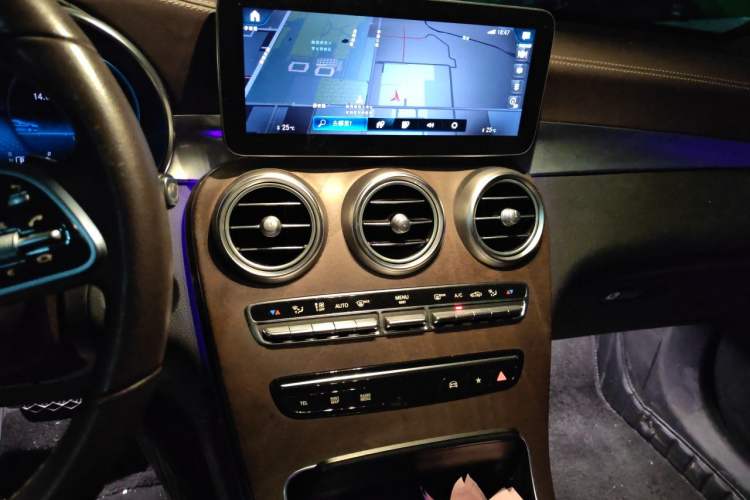 Used Mercedes-Benz GLC 2022 Refreshed GLC 300 L 4MATIC Dynamic Edition Audio And AC Panel
