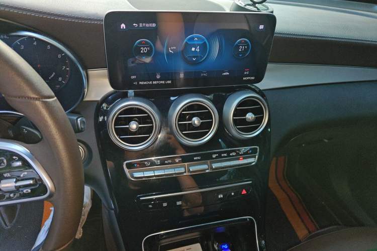 Used Mercedes-Benz GLC 2022 Facelifted GLC 260 L 4MATIC Dynamic Edition Audio And AC Panel