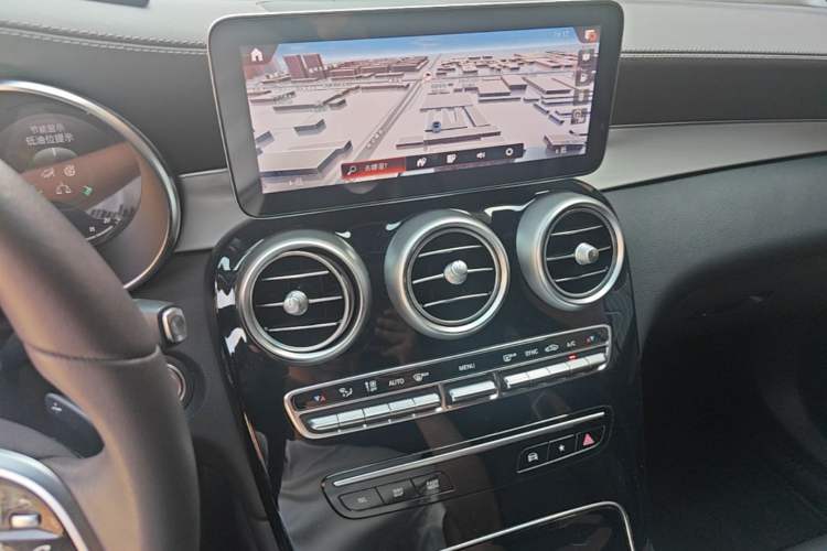 Used Mercedes-Benz GLC 2022 Facelifted GLC 260 L 4MATIC Dynamic Edition Audio And AC Panel