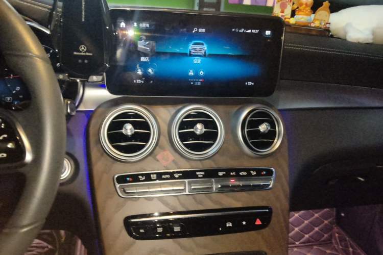 Used Mercedes-Benz GLC 2022 Second Facelift GLC 260 L 4MATIC Luxury Edition Audio And AC Panel