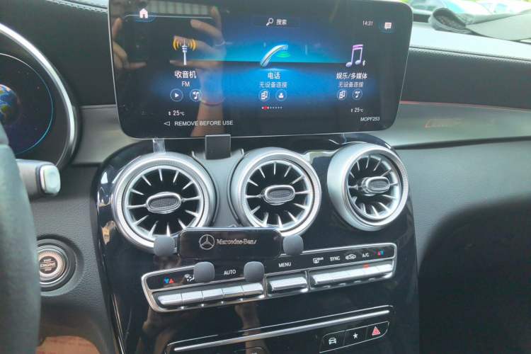 Used Mercedes-Benz GLC 2022 Second Facelift GLC 260 L 4MATIC Dynamic Edition Audio And AC Panel