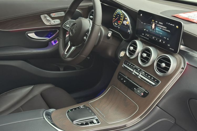 Used Mercedes-Benz GLC 2022 Facelift GLC 260 L 4MATIC Luxury Edition Audio And AC Panel