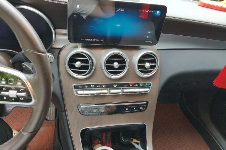 Used Mercedes-Benz GLC 2022 Refreshed GLC 300 L 4MATIC Dynamic Edition Prestige Version Audio And AC Panel
