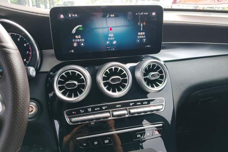 Used Mercedes-Benz GLC 2022 Facelifted GLC 260 L 4MATIC Dynamic Edition Audio And AC Panel