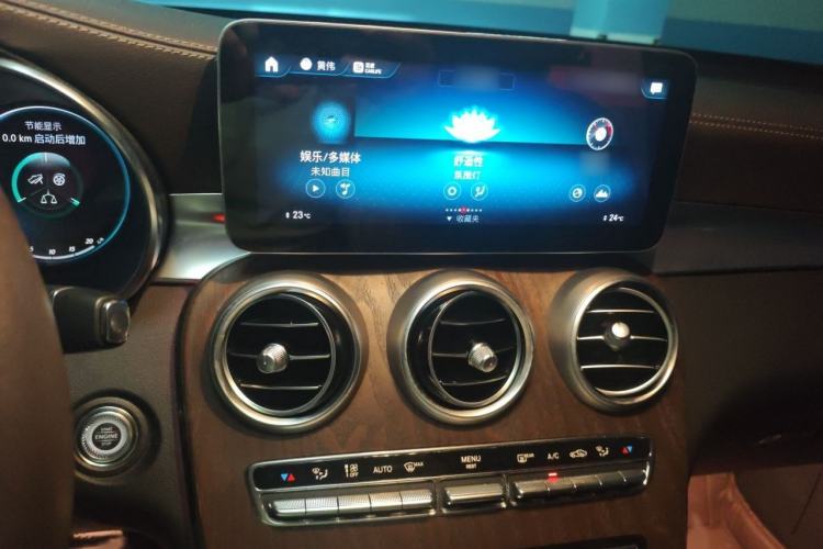 Used Mercedes-Benz GLC 2022 Second Facelift GLC 260 L 4MATIC Luxury Edition Audio And AC Panel