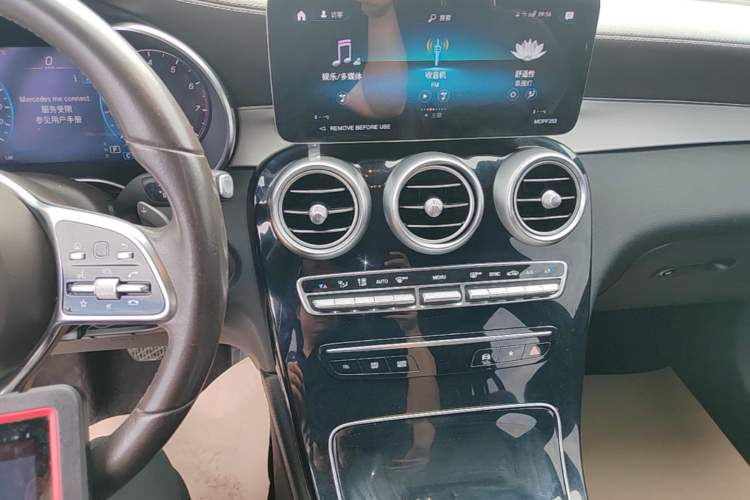 Used Mercedes-Benz GLC 2022 Refreshed GLC 260 L 4MATIC Dynamic Edition Audio And AC Panel
